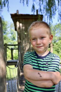 Kinderbild auf Spielplatz